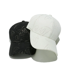 Casquettes de baseball noir et blanc avec tissu pailleté et motifs Love en relief
