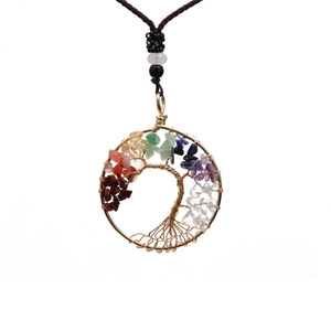 Collana Albero della Vita fatta a mano con sette pietre chakra naturali e filo avvolto