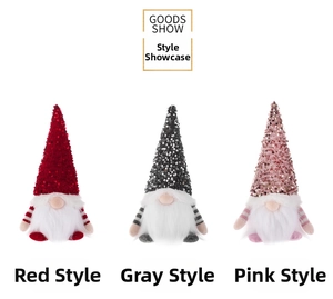 Trois gnomes de Noël lumineux avec chapeaux à paillettes rouges, gris et roses