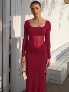 Elegantes tiefrotes Langarm-Bodycon-Kleid mit U-Ausschnitt und Taillenfalten