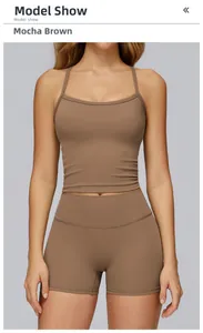 Ensemble de yoga marron moka comprenant un caraco et un short taille haute pour femme