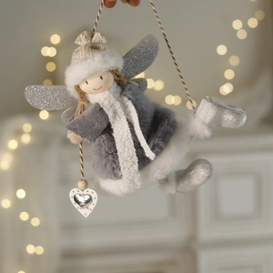Ange de Noël suspendu avec paillettes argentées, cœur blanc et ailes en peluche