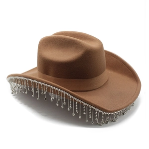 Cappello da cowboy beige con frange di strass scintillanti per feste e festival