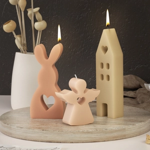 Bougies décoratives lapin de Pâques et cœur sur plateau en bois pour déco maison
