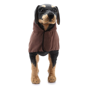 Accappatoio assorbente per animali marrone scuro con cappuccio e bordo nero su cane