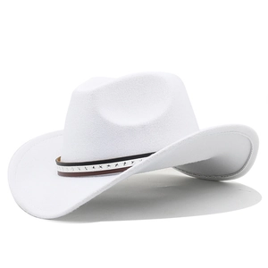 Detailansicht weißer Cowboyhut mit dreifarbigem Band und silbernen Sternnieten