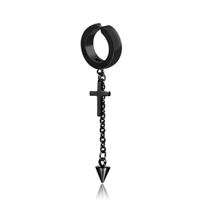 Clip d'oreille noir sans perçage avec chaîne, croix et pendentif cône sur fond blanc