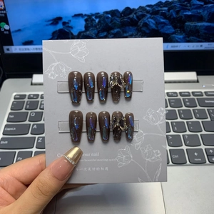 Faux ongles faits main noir translucide avec strass aurora et breloques papillon chic