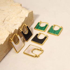 Geometrische U-förmige Muschelohrringe mit 18k Goldbeschichtung für Damen
