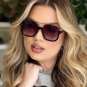 Fashionable oversized square sunglasses with metal double bridge and gradient purple lenses