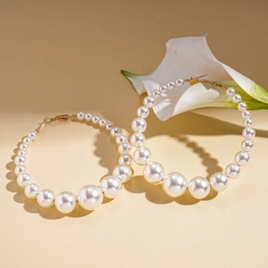 Elegant gold hoop earrings featuring a gradient of lustrous white pearls and C-shaped design