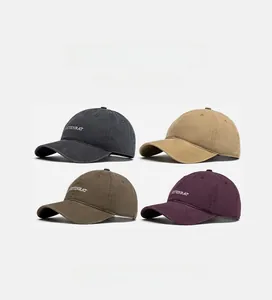 Dettaglio di cappellini baseball vintage lavati con ricamo COYENRAT in quattro colori