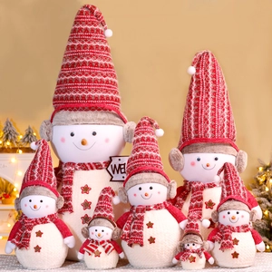 Plush Christmas snowman doll set in various sizes with Welcome sign for holiday decor