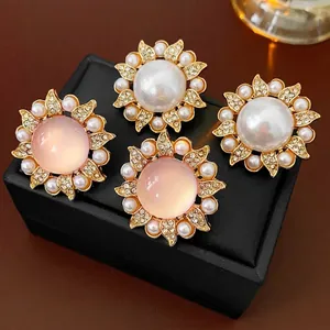 Parure de boucles d'oreilles vintage tournesol avec perles et strass sur boîte