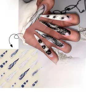 Faux ongles stiletto extra longs avec motifs d'araignée gothique noire et croix argentée