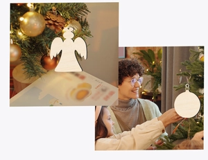 Gros plan de suspensions de Noël en bois en forme d'ange et de boule sur le sapin