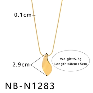 Detail view of 18K gold plated leaf necklace with 40cm chain and 0.1cm thickness specs