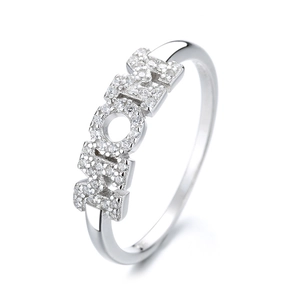 S925 sterling silver ring featuring a crystal-encrusted MOM letter design in silver finish