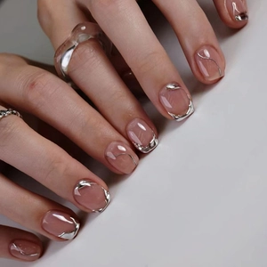 Silver Chrome Irregular Line Press On Nails Short Square Nude Pink French Style Liquid Metal Mirror Texture Fake Nails For Women