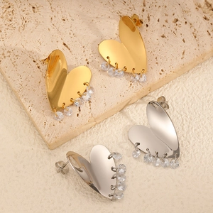 Elegant heart-shaped stud earrings with hanging crystals in gold and silver finishes