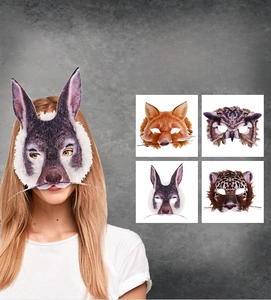 Détail de masques animaux en peluche : renard, hibou, lapin et léopard pour fête