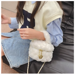 Detail of white faux fur crossbody bag with rose pendant and gold chain strap