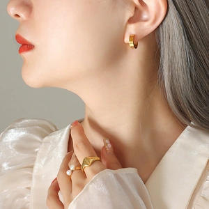 Polished 18k gold plated hoop earrings and textured signet ring set for men and women