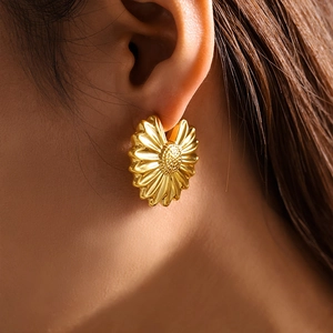 Elegant 18K gold-plated stainless steel wavy daisy flower stud earrings on female model