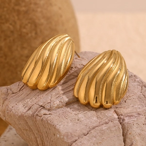 Boucles d'oreilles en acier inoxydable plaqué or 18 carats au design d'éventail strié