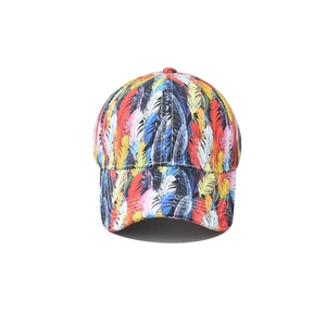 Colorful feather print cotton baseball cap with curved brim and casual graffiti style