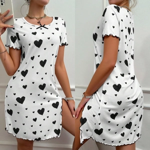 Chemise De Nuit Femmes Imprimé Coeur Manches Courtes Robe De Nuit Tricotée À Côtes Avec Bordure Laitue Nœud Fente Latérale