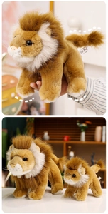 Détail de peluches de lion réalistes en deux tailles avec une fourrure douce et soyeuse