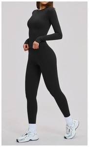 Detail of high-waist yoga leggings with V-shaped cross waistband and long sleeve top