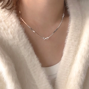 Collier Chaîne Serpent avec Nœud Papillon en Argent Sterling 925 pour Femmes Ras du Cou Minimaliste Bijoux Élégants Cadeau