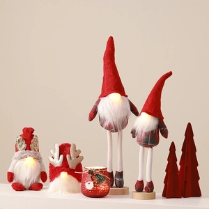 Lot de gnomes de Noël lumineux et sapins rouges pour décoration de table festive d'hiver