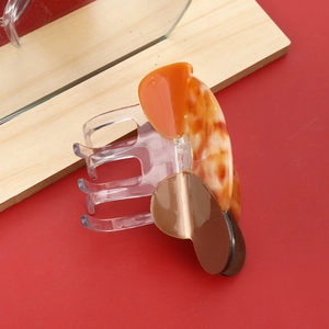 Minimalist acetate hair claw clip with amber texture and transparent splicing design