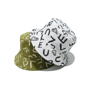 Cappelli a secchiello unisex in cotone con stampa graffiti Love in oliva e bianco
