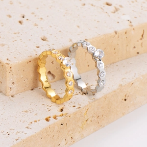 Luxe rhonmbus stainless steel ring set with cubic zirconia on honeycomb band