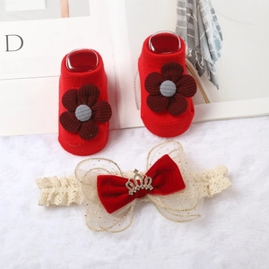 Set regalo neonato con calzini rossi a maglia con fiori e fascia corona in pizzo