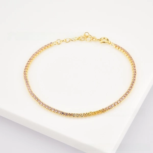 Detail view of the gold S925 silver tennis bracelet with cubic zirconia and adjustable chain
