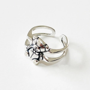 Minimalist S925 sterling silver open ring featuring a vintage teddy bear design