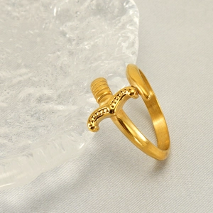18K vergoldeter Edelstahl Schwertring im Hip-Hop Punk Design mit Wickeloptik