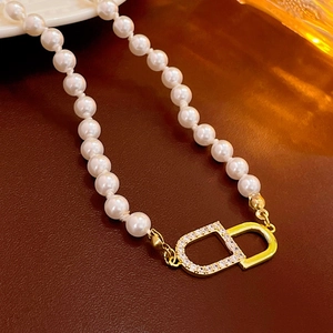 Collier Ras De Cou En Künstliche Perle D'Imitation Avec Pendentif Géométrique En Métal Serti De Zircon Style Français Élégant Femme