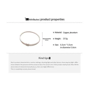 Vue détaillée des dimensions et du poids du bracelet jonc argenté avec zircone