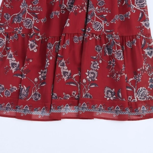 Robe d'été bohème ethnique en mousseline bordeaux avec motifs floraux et détails à volants