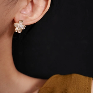 Elegant 18K gold flower stud earrings featuring natural freshwater pearls and zircon