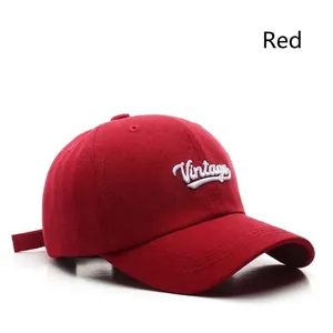 Gorra de béisbol vintage de algodón rojo con bordado blanco y visera ajustable