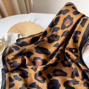 70 cm Leopardenmuster Baumwollschal mit Vintage-Fischgrätenstruktur und schwarzem Saum
