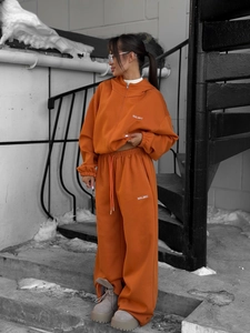 Ensemble sweat à capuche oversize orange vif et pantalon à cordon avec broderie