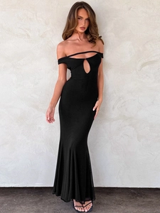 Robe moulante noire à épaules dénudées avec décolleté ajouré et ourlet sirène élégant
